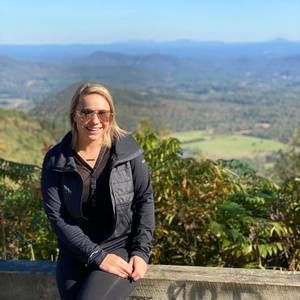 Meet your Posher, Becca